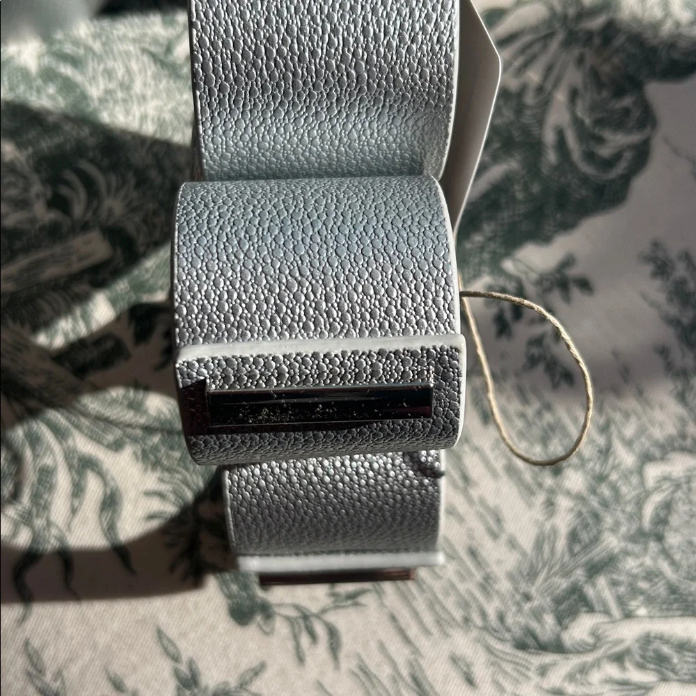 Williams Sonoma set of 12 Faux Shagreen Napkin Rings in Silver.